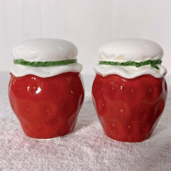 Vintage Ceramic Strawberry Jam  Salt & Pepper Shakers - Picture 2 of 8